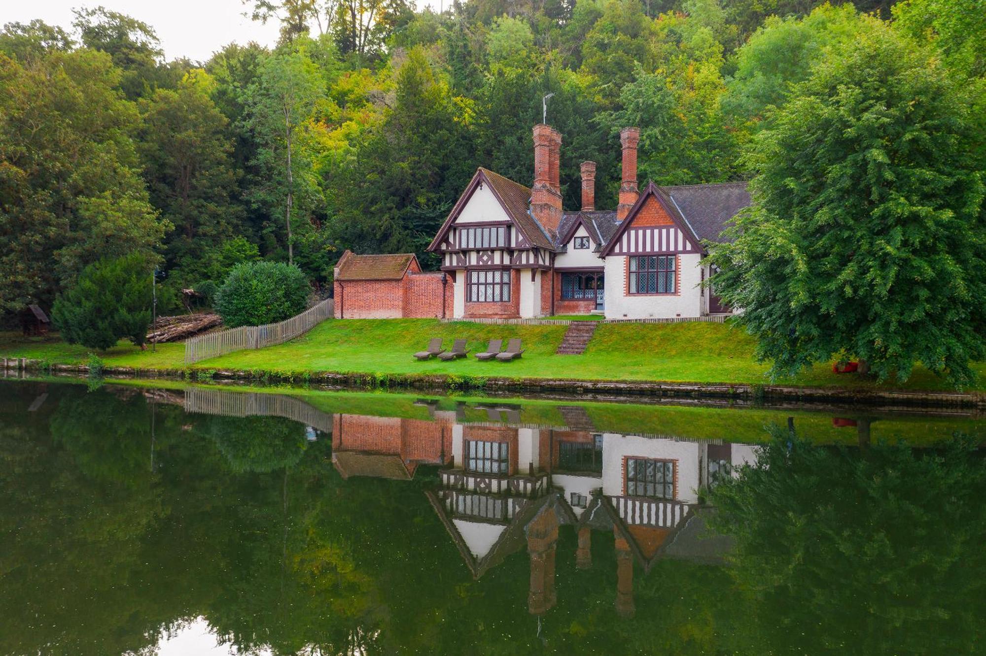 Cliveden House - An Iconic Luxury Hotel Maidenhead Bagian luar foto